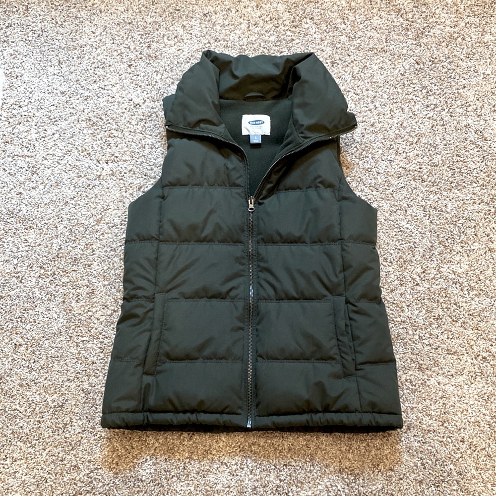 Old Navy Army Green puffer vest. Size S.